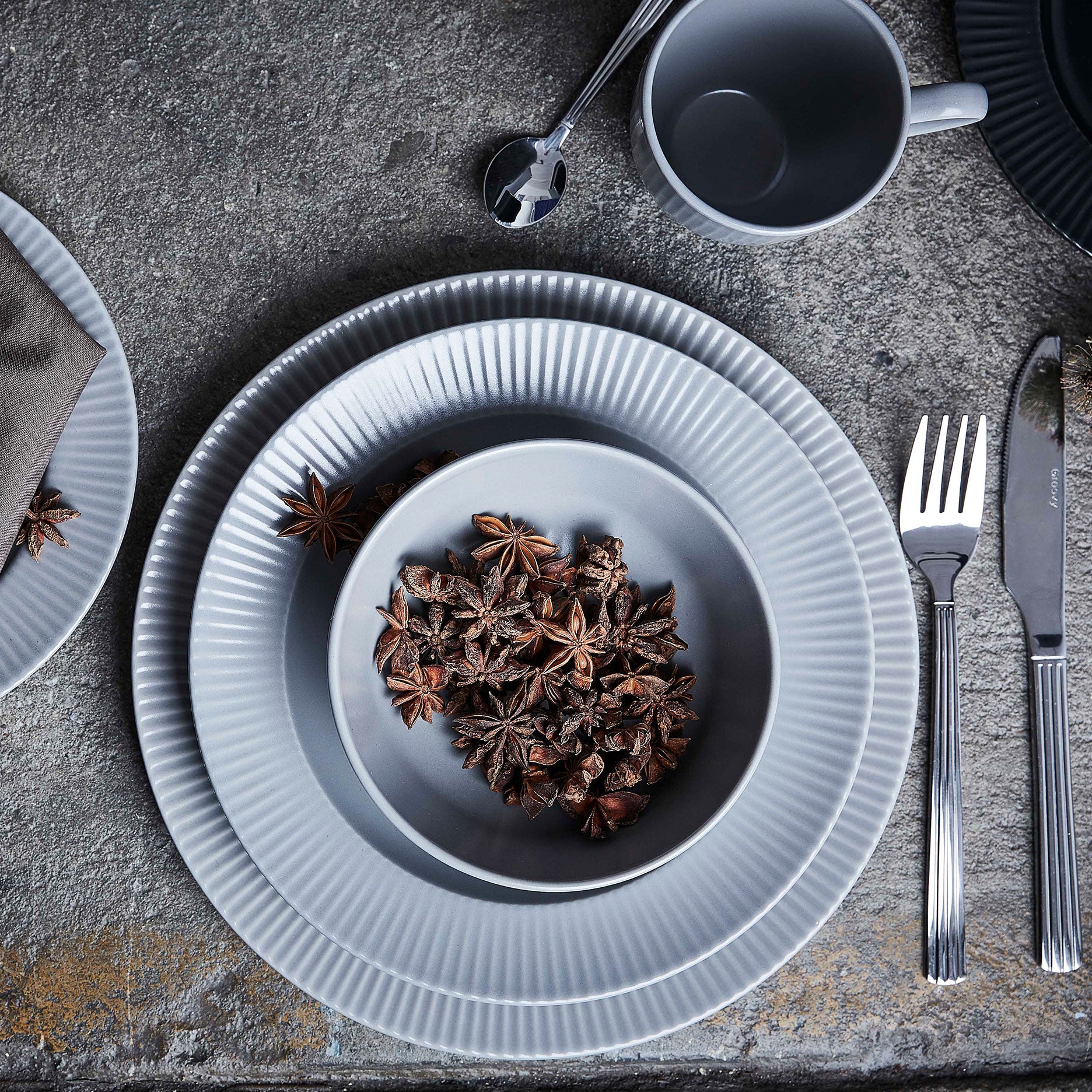 Groovy Teller D21 Grau